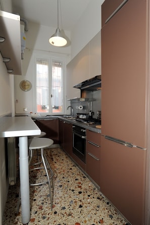 Réfrigérateur, four, plaque de cuisson, lave-vaisselle