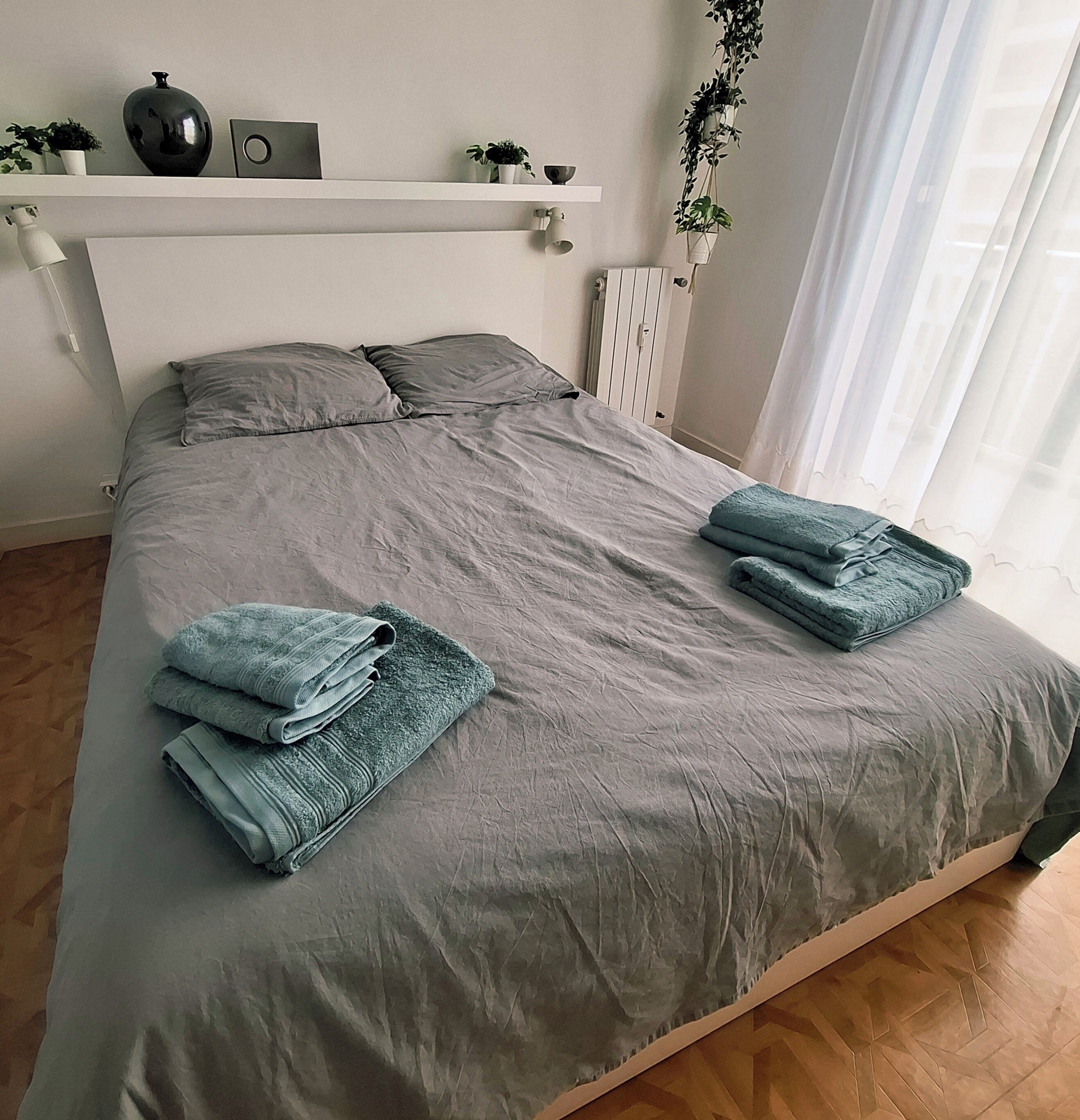 3 bedrooms, iron/ironing board, travel crib, free WiFi