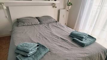 3 bedrooms, iron/ironing board, travel crib, free WiFi