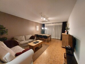 Télévision, lecteur de DVD, livres, écrans d'ordinateur