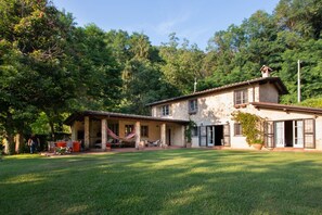 Exterior - Il Castagno Country House Versilia, villa with private pool and air conditioning (Camaiore)