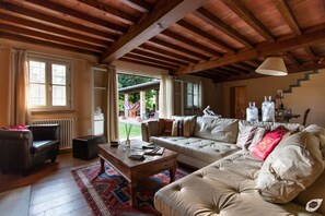 Televisión, chimenea y tenis de mesa 