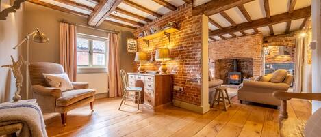 TV, fireplace, offices