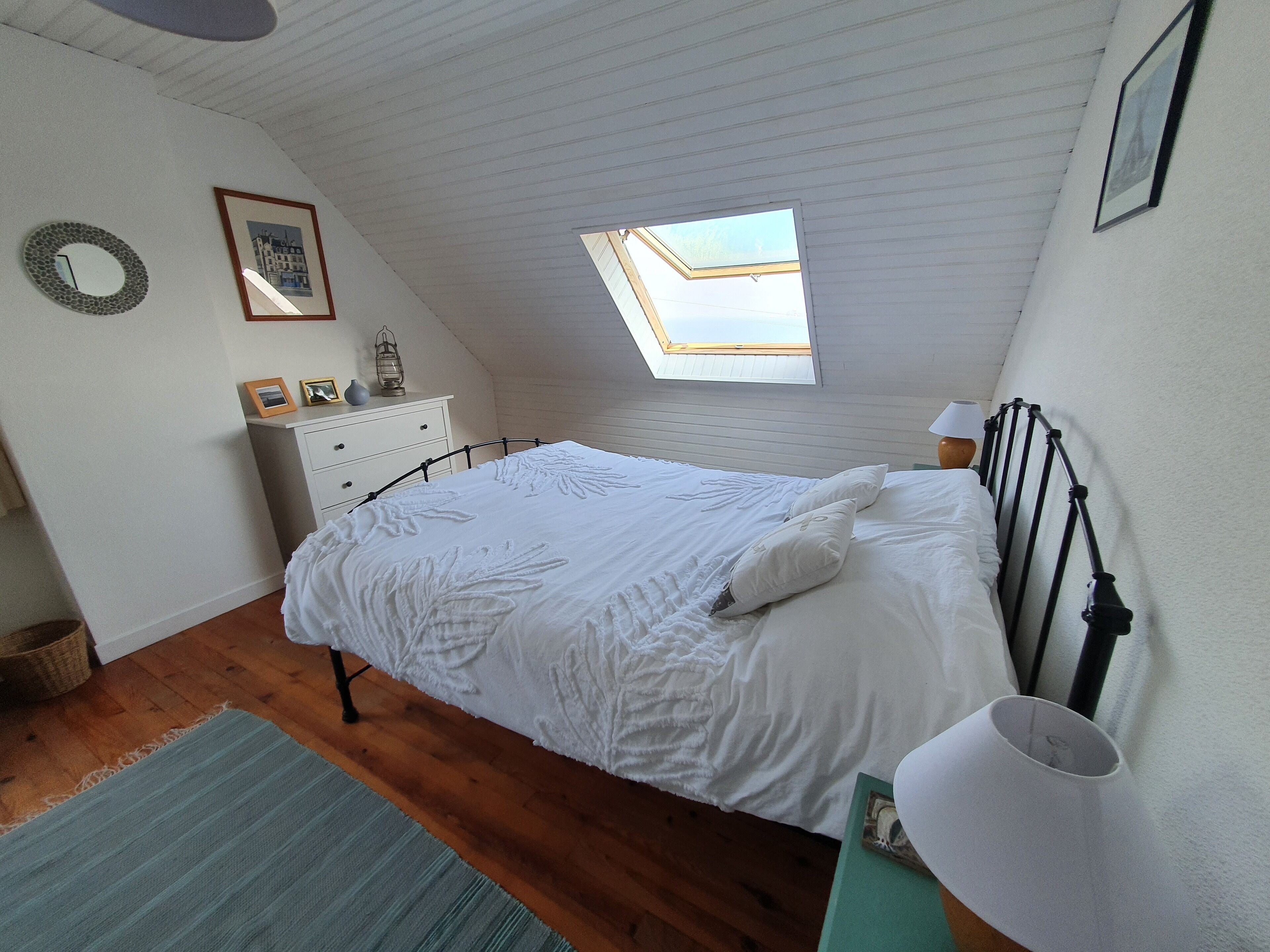 Pretty Breton Villa, Spectacular Sea Views, 2 minute walk from beach