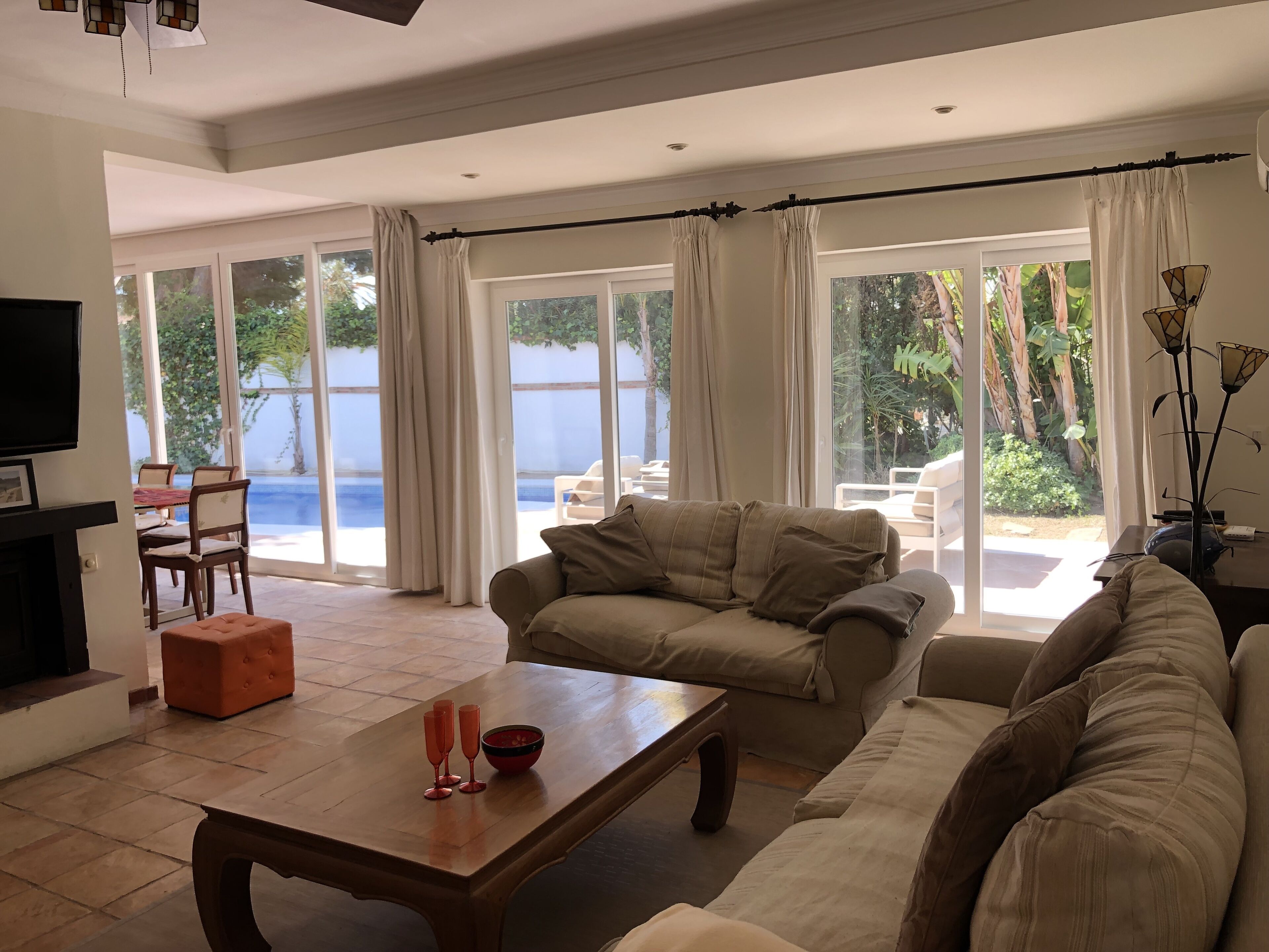 5-bed villa SUPERlocation: beach, restaurants, harbour, all walking distance! 