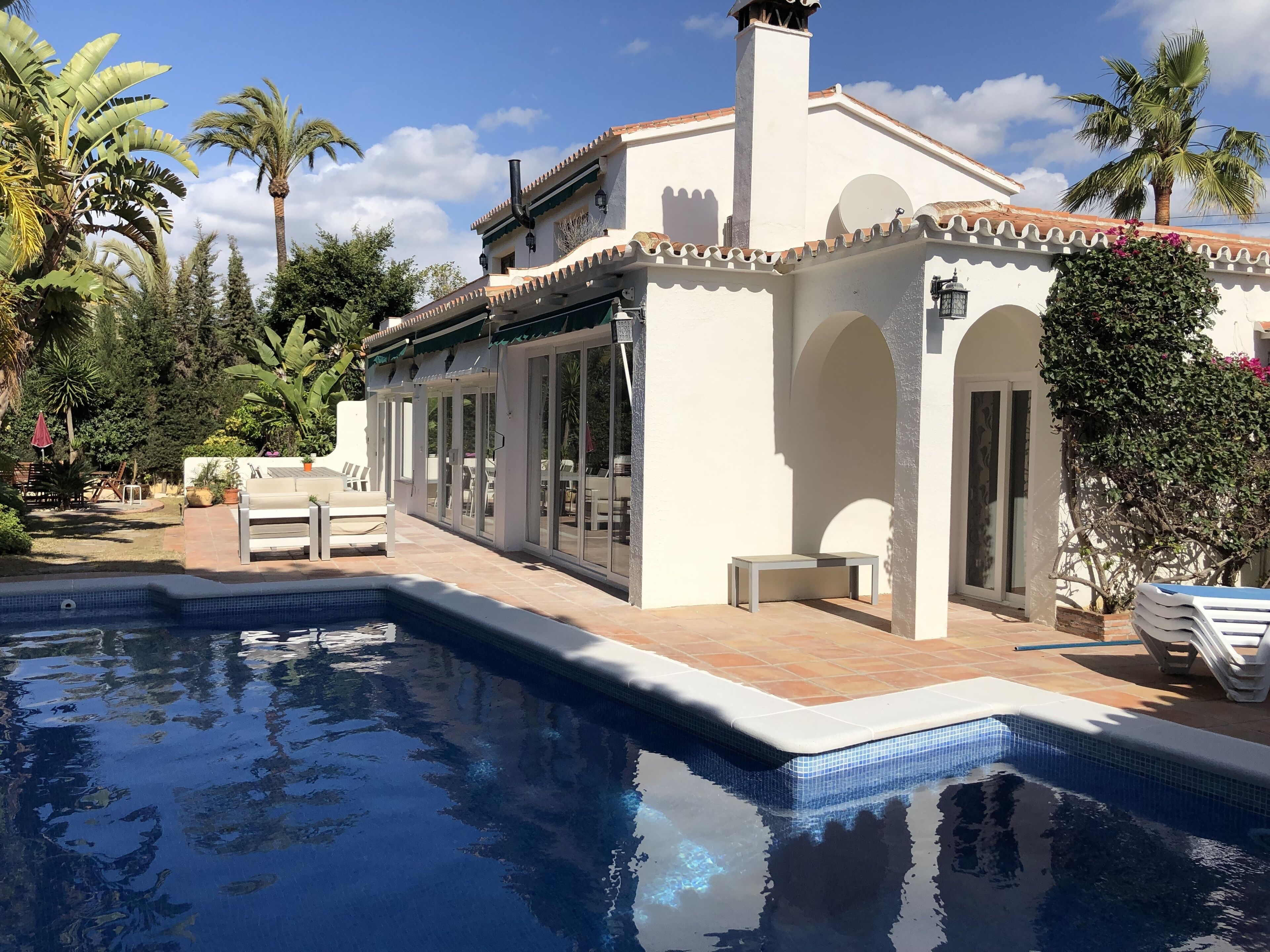 5-bed villa SUPERlocation: beach, restaurants, harbour, all walking distance! 