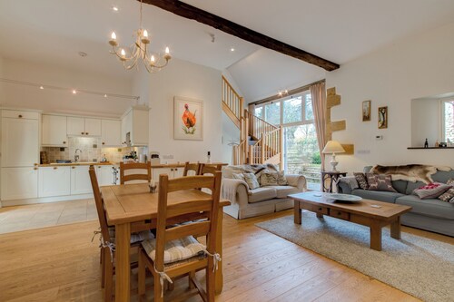 Charming Listed Country Cottage in the picturesque village of Lower Swell