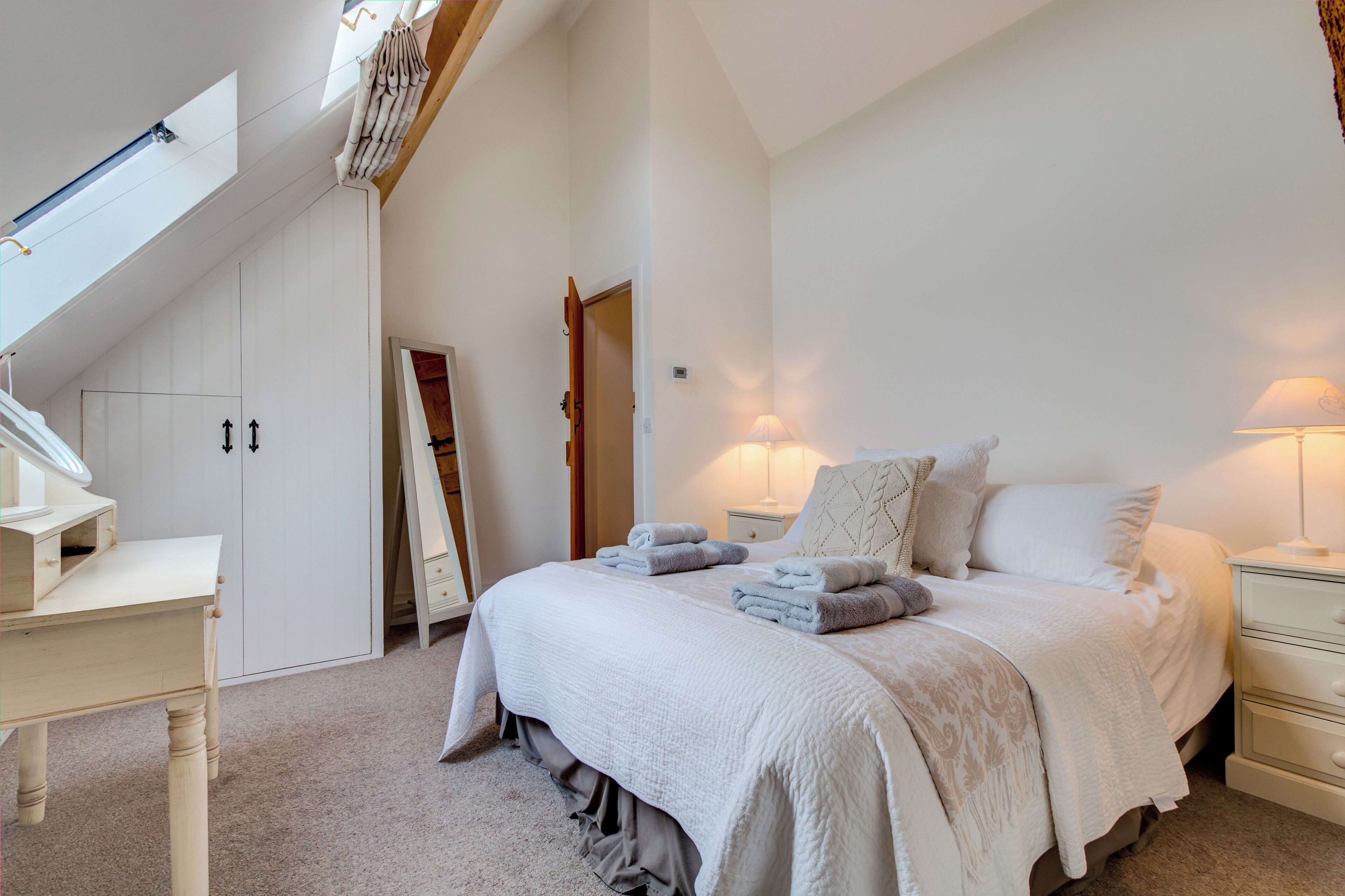 3 slaapkamers, een strijkplank/strijkijzer, gratis wifi, beddengoed