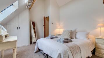 3 slaapkamers, een strijkplank/strijkijzer, gratis wifi, beddengoed