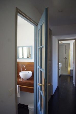 Shower, hair dryer, towels, toilet paper