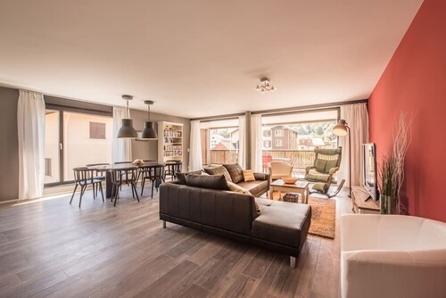 Luxus-Neubauwohnung mit Bergaussicht, Lift-Zugang und Wellnessbereich