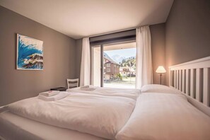 4 bedrooms, iron/ironing board, WiFi, wheelchair access