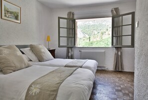 2 slaapkamers, een strijkplank/strijkijzer, wifi, beddengoed