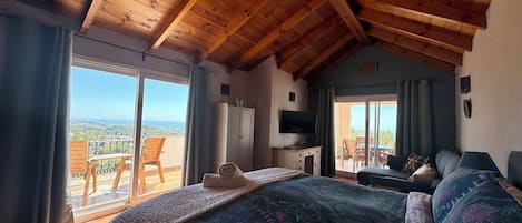 8 bedrooms, desk, iron/ironing board, free WiFi