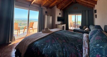 La Jacaranda - Stunning Villa with Apartment in Mijas with panoramic sea views.
