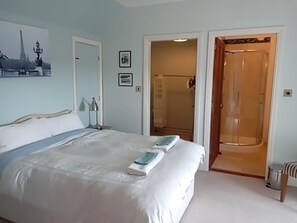 7 bedrooms, iron/ironing board, travel cot, WiFi - Family Friendly Spacious Home On Large Grounds With Panoramic Views (Aughrim)