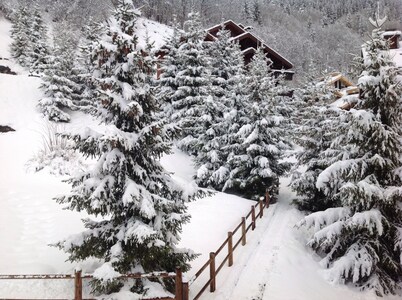 Large, comfortable apartment with easy-access to the slopes