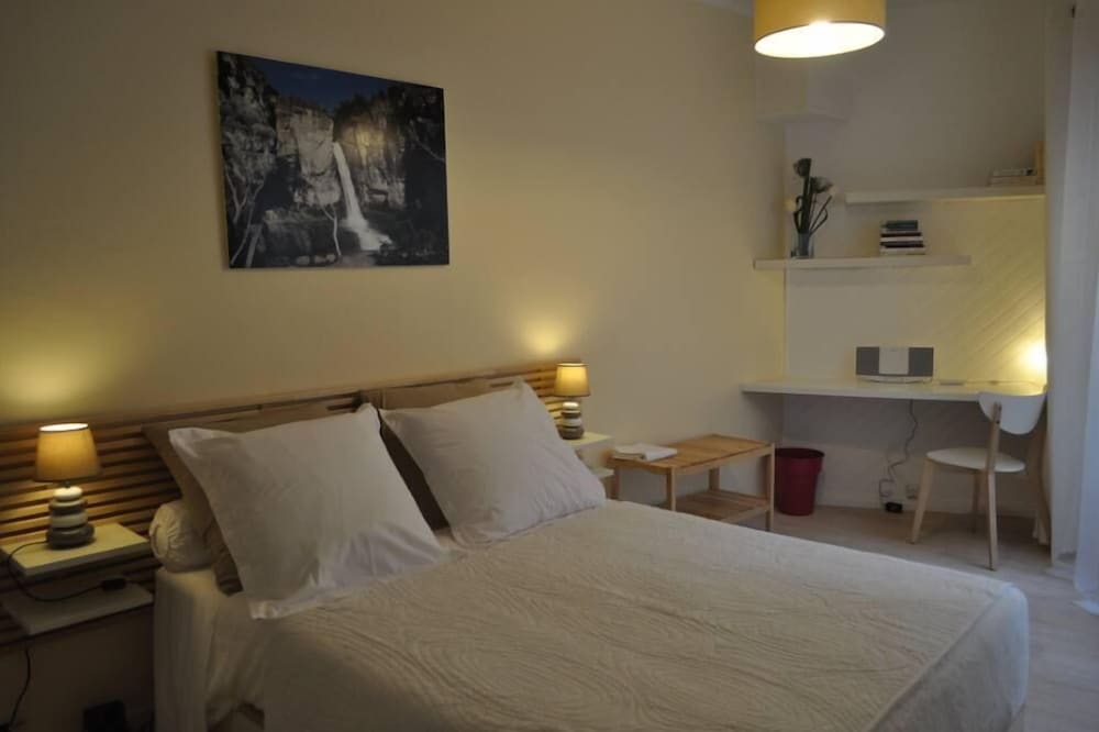 Appart' hyper center Reims 70€, Private Box Parking 4 people,