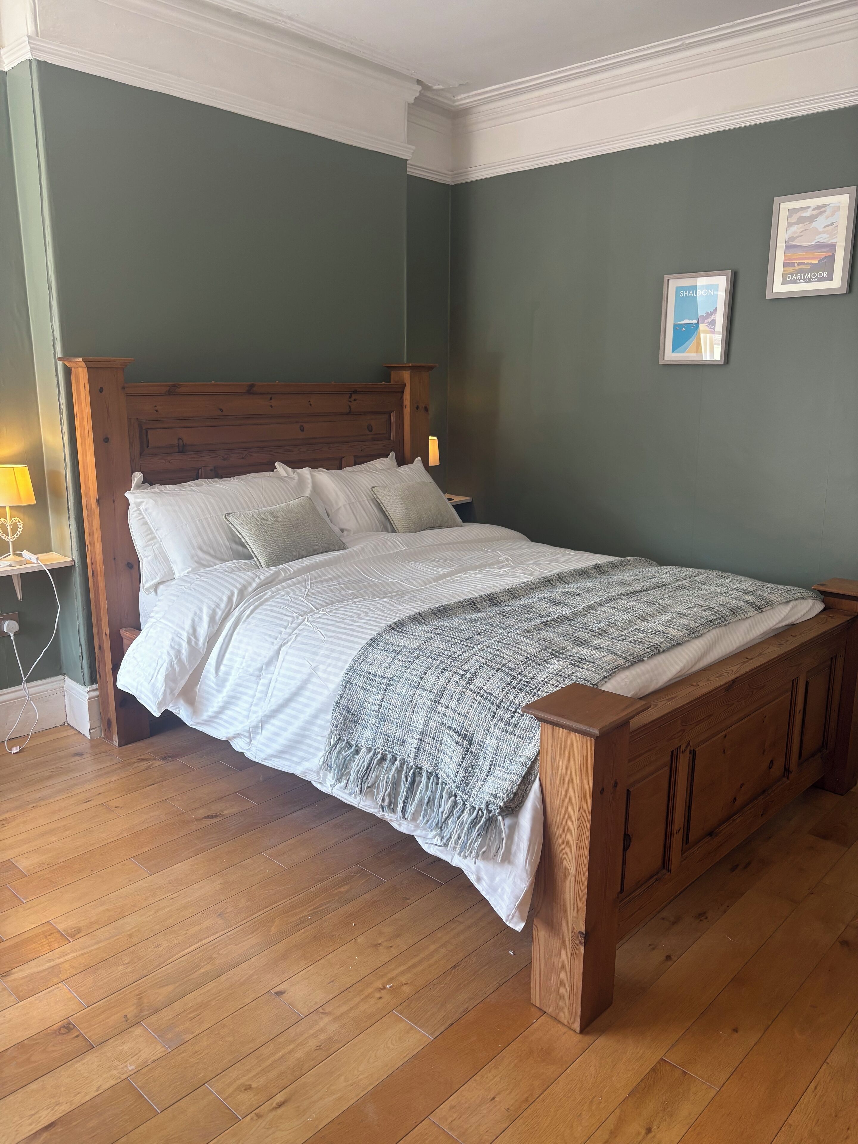 2 dormitorios, tabla de planchar con plancha, wifi gratis y ropa de cama