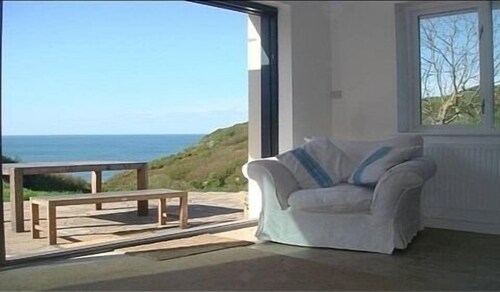 Ideal location for families who like sandy beaches and dramatic coastal scenery