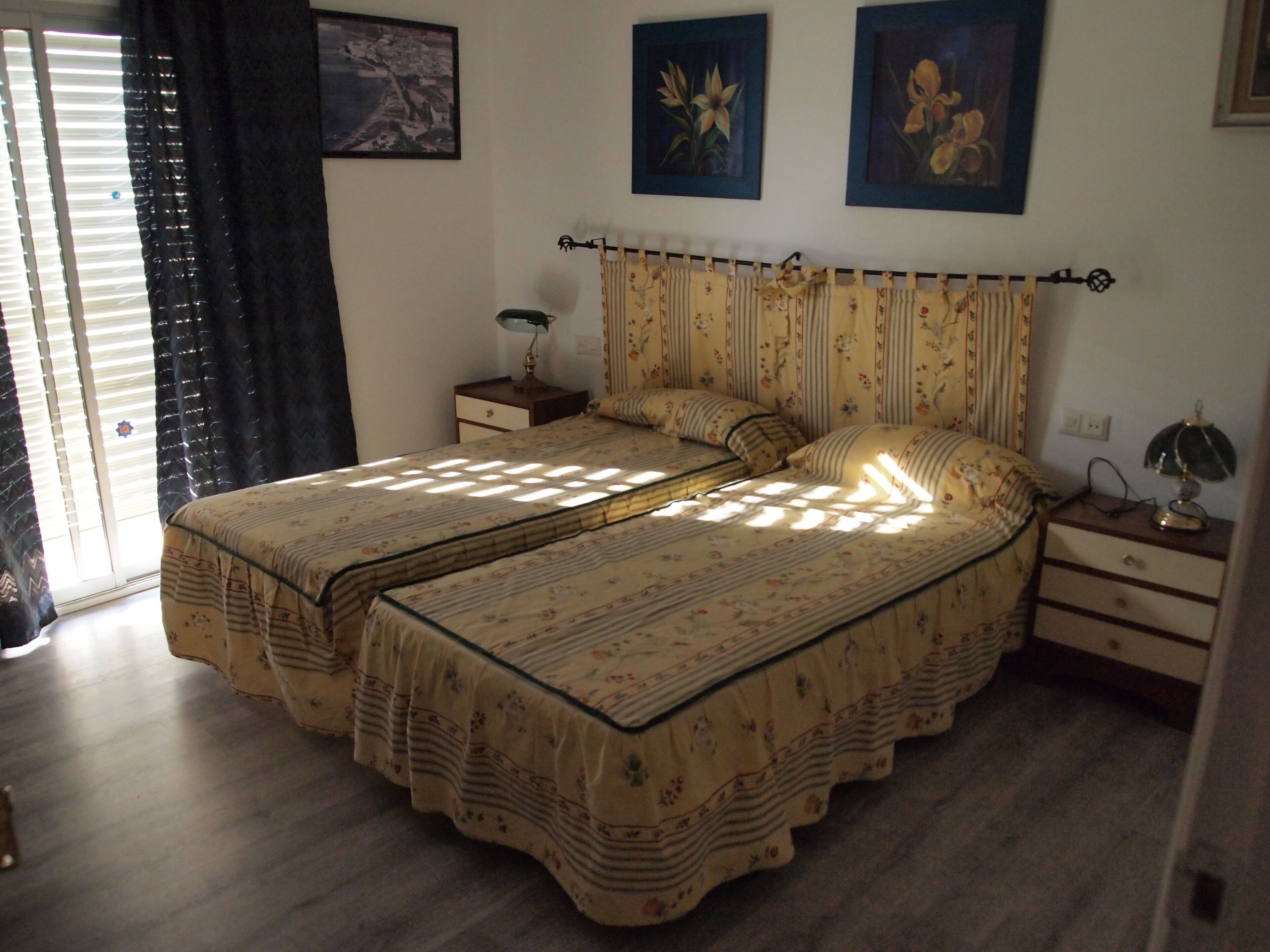 Spacious apartment facing the beach of Roses