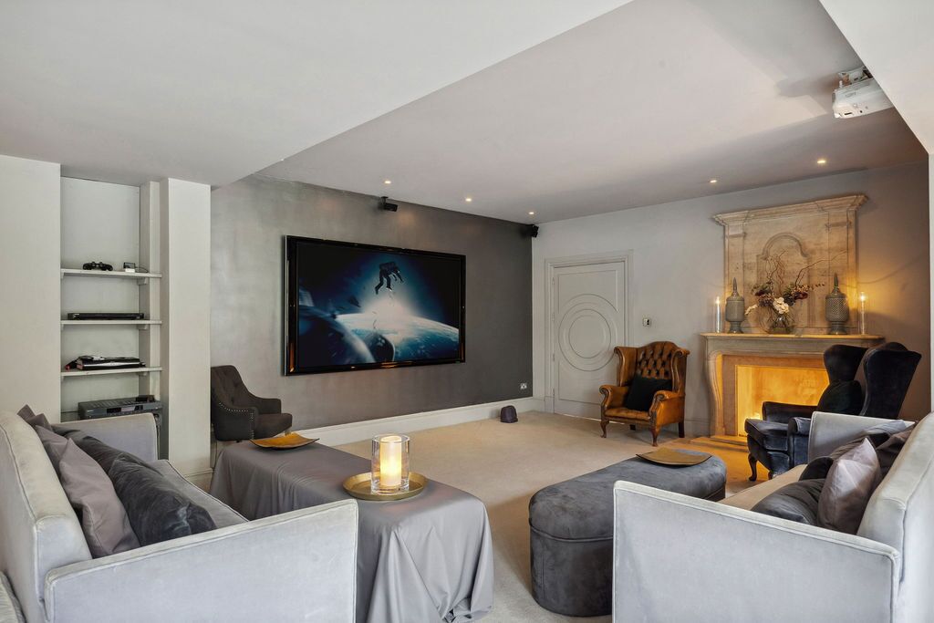 Stunning Designer's Residence In Ascot with Jacuzzi, Cinema Room for up to 18