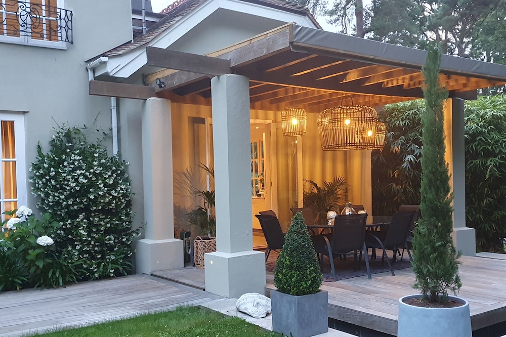 Stunning Designer's Residence In Ascot with Jacuzzi, Cinema Room for up to 18