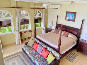 3 عدّة غرف نوم وخزنة داخل الغرفة ومكتب ومكواة/لوح كي