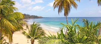 Spacious, Family Friendly, Top Floor, 3 Bedroom Apartment on the Beach