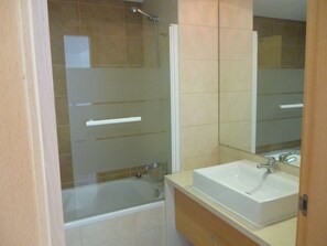Vasca, asciugacapelli, bidet, asciugamani