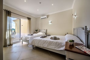 14 bedrooms, in-room safe, iron/ironing board, travel cot - Luxury 14 bedroom Quinta De Carmo (Albufeira)