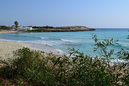 Beautiful Modern ,Apartment in Larnaca Area, Stunning terrace area & WIFI, Pools