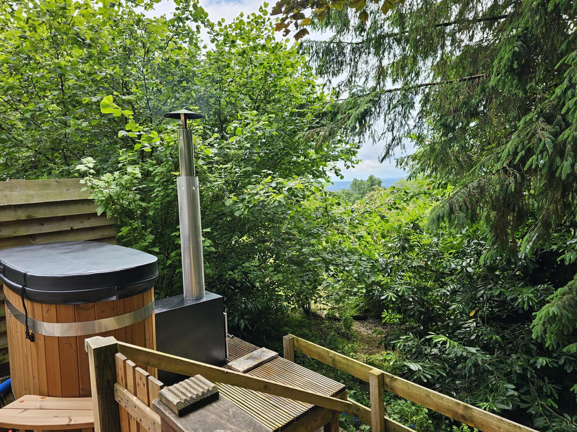 Bañera de hidromasaje al aire libre