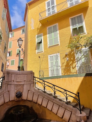 Exterior - 'La Colline' Panoramic 2 bed Apartment. Large Terrace, Sea Views, Pool/Parking (Villefranche-Sur-Mer)