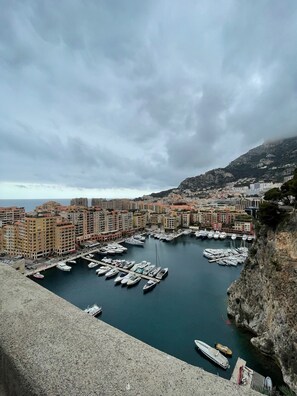 Marina - 'La Colline' Panoramic 2 bed Apartment. Large Terrace, Sea Views, Pool/Parking (Villefranche-Sur-Mer)