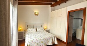 3 Schlafzimmer, Zimmersafe, Bügeleisen/Bügelbrett, WLAN