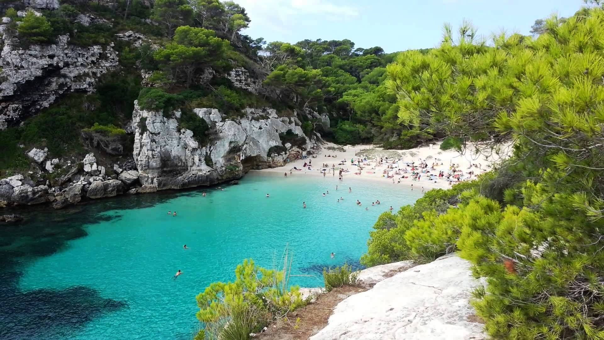 Una spiaggia nelle vicinanze
