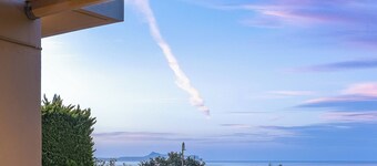 Kosta Mare Villa, Serene SeaViews, Pool & Hot Tub