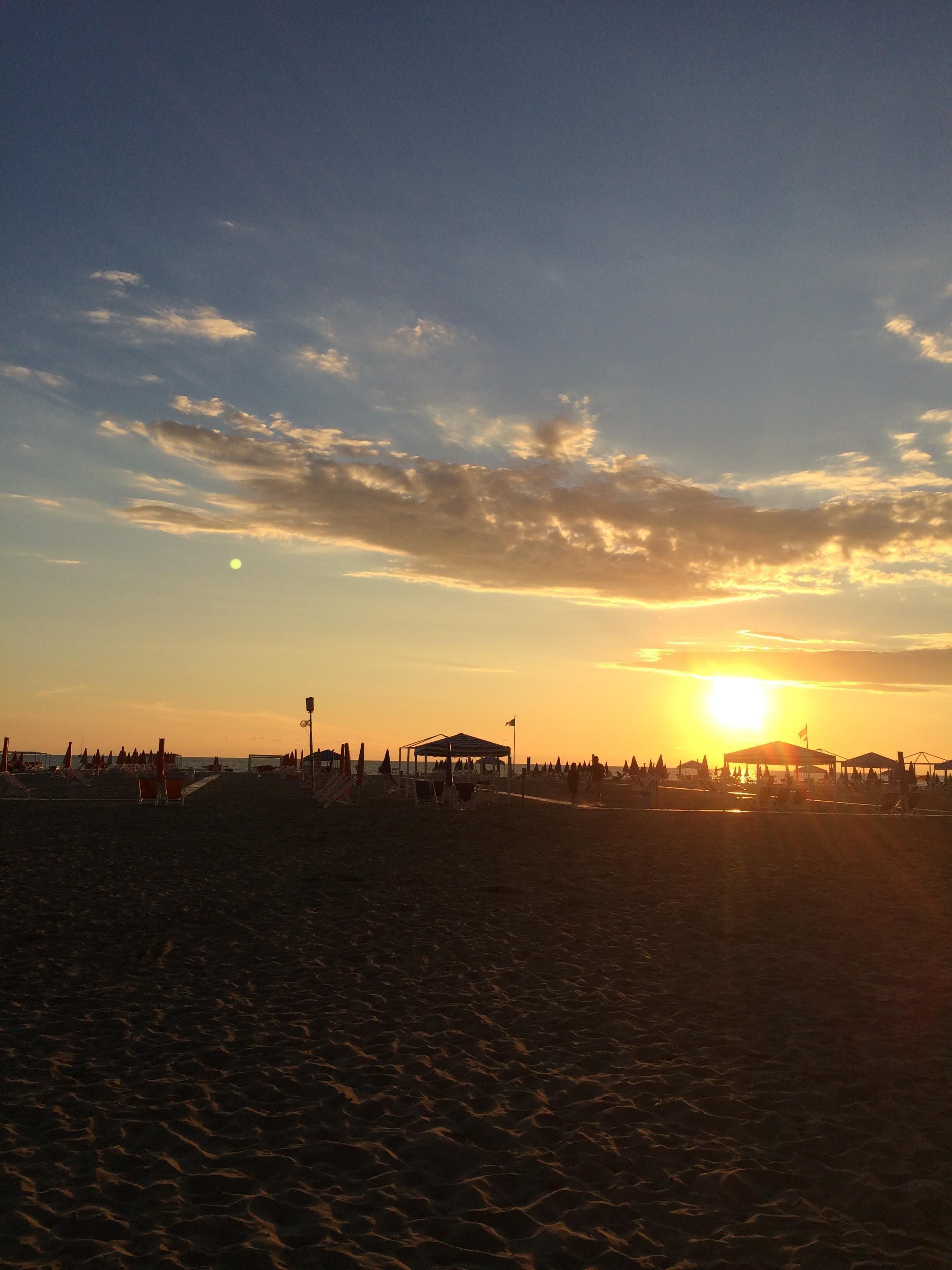 Chaises longues, serviettes de plage
