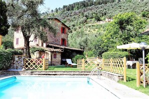 حمّام سباحة خارجي