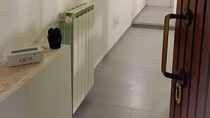 A hallway with a radiator, a small box labeled "KEYS", and a door at the end. - SMART APT CLOSE TO PITTI PALACE IN THE OLD CENTER OF OLTRARNO (firenze)