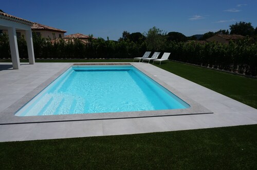 Superb new villa with all modern comforts 9 km from the beaches