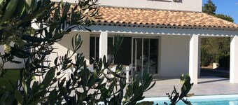 Superb new villa with all modern comforts 9 km from the beaches