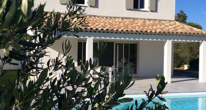 Superbe villa neuve avec tout le confort moderne Ă 9 km des plages