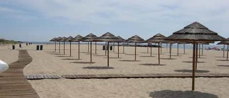 Una spiaggia nelle vicinanze