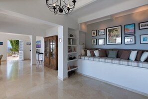Interior - Luxury villa apartment with panoramic sea views and small private garden (Nice)