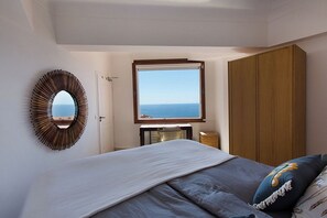 2 bedrooms, iron/ironing board, free WiFi, bed sheets - Luxury villa apartment with panoramic sea views and small private garden (Nice)