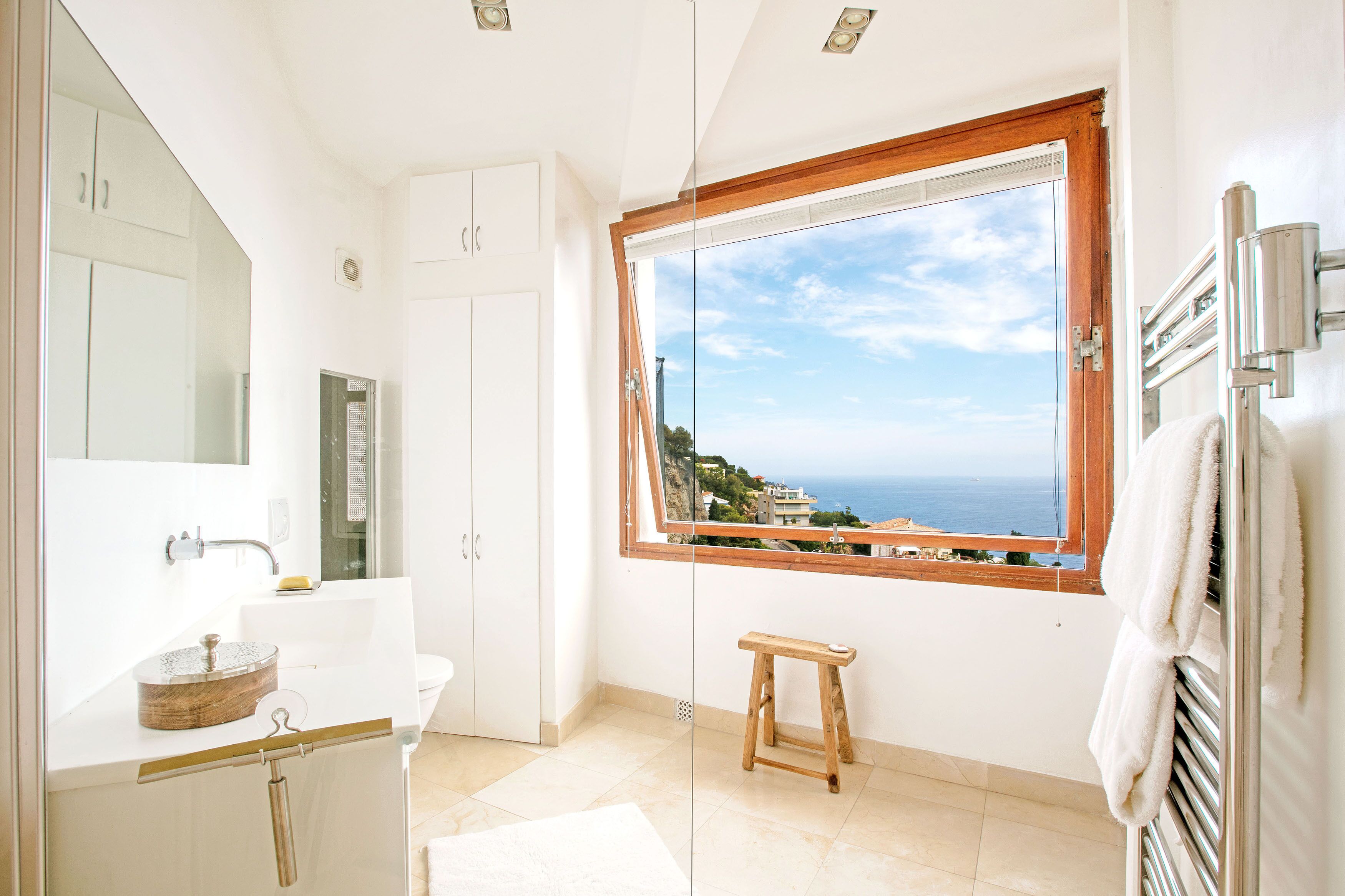 Combined shower/tub, hair dryer, towels, soap