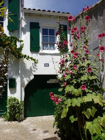 Entrée du logement, en forme de coquille Saint-Jacques