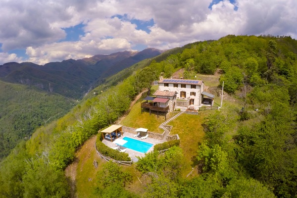 Drone shot of the house and grounds